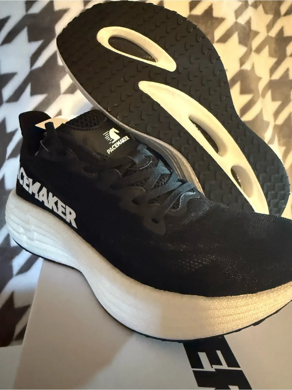 Pacemaker Men’s Low Top Lace-Up Athletic Sneaker Black/White Solid